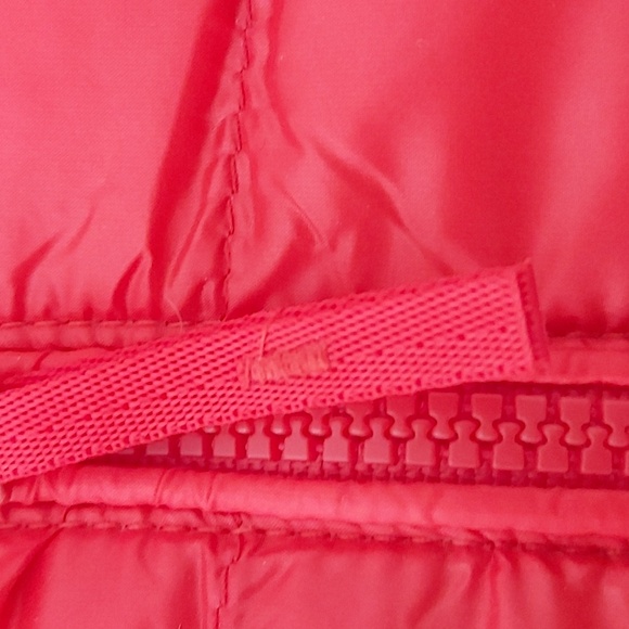 Aritizia Red Puff Jacket - Picture 5 of 9